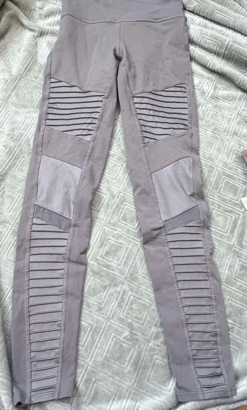 Alo Yoga High-Waist Moto Leggings in Mauve/Dusty Purple